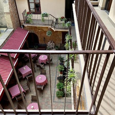 Yaroslav Osmomysl Square Apartments Lviv Exterior foto
