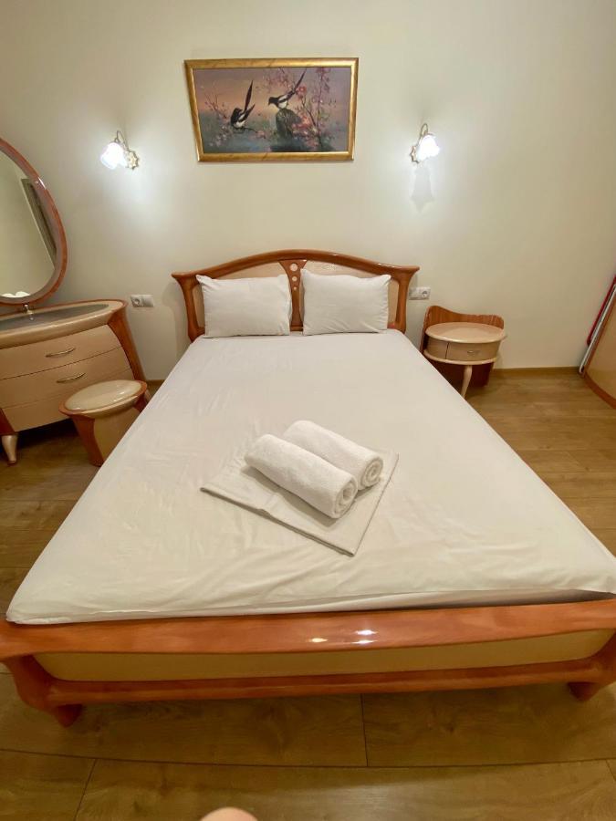 Yaroslav Osmomysl Square Apartments Lviv Exterior foto
